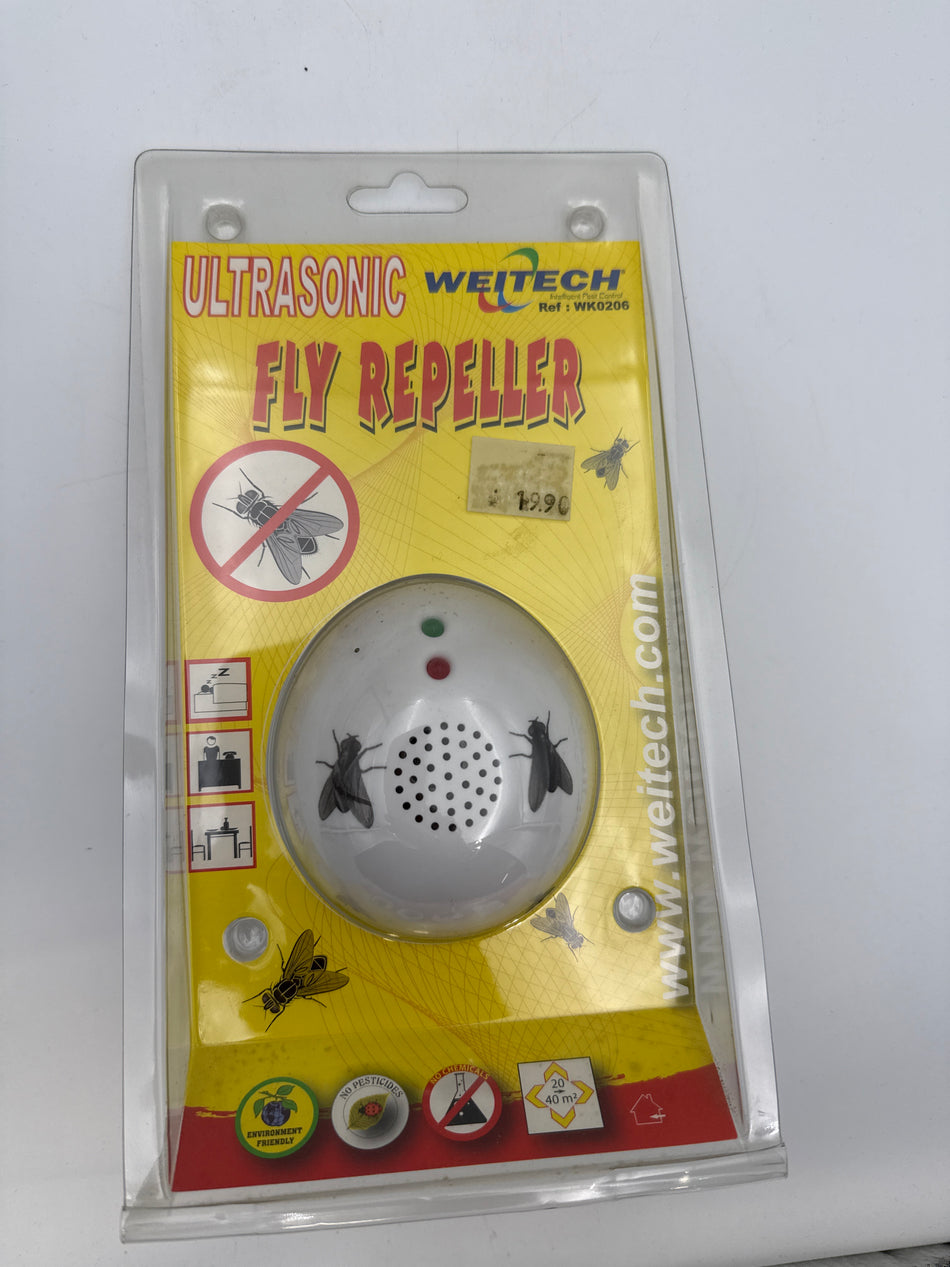 Ultrasonic fly repeller
