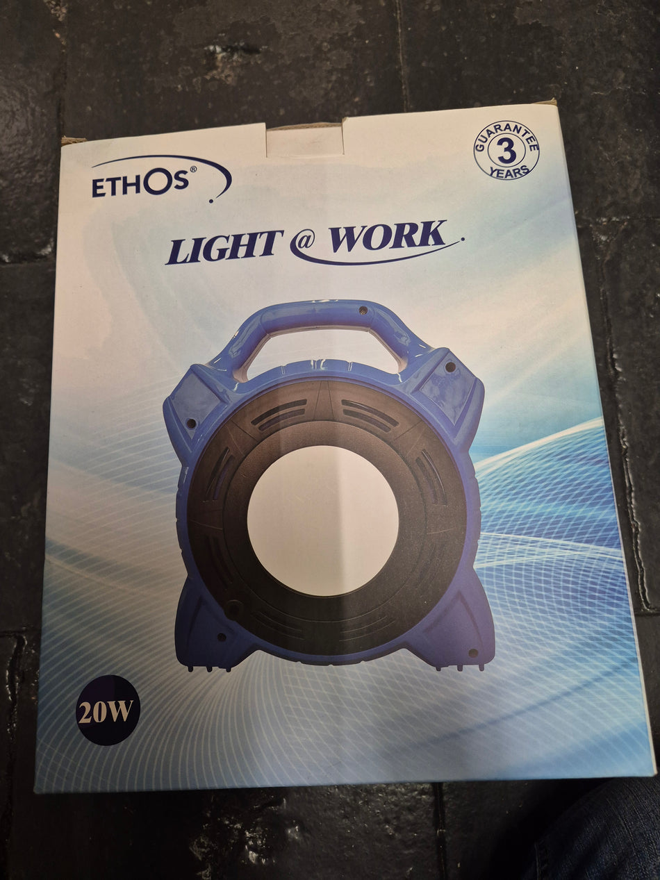 Werkledlicht met kabelhaspel 20m. Ledlicht 1600 lummen verbruik 20w